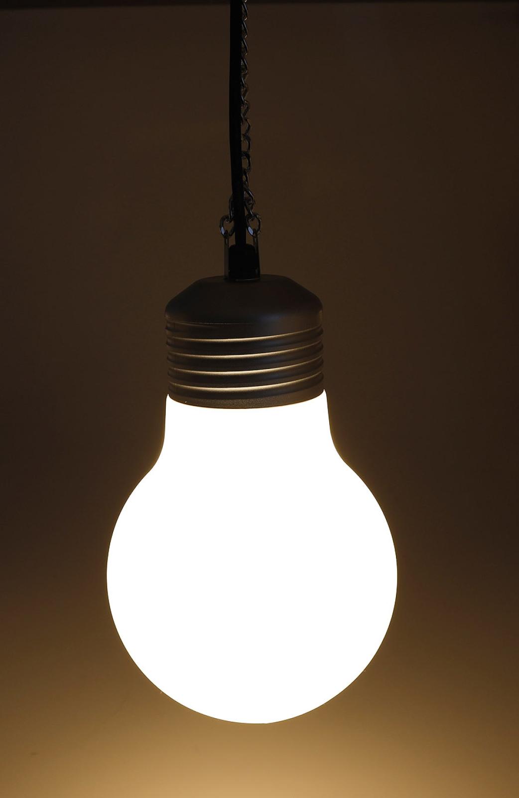 Design Hängeleuchte Glühbirne mit Farbwechsel LED Leuchtmittel RGBW und